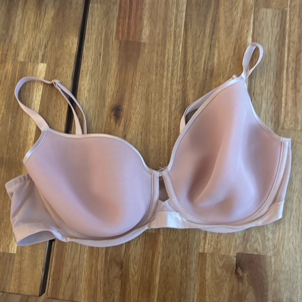 Soma wired bra size 40D Semi sheer‎